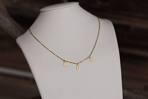 Náhrdelník - retiazka s písmenkami