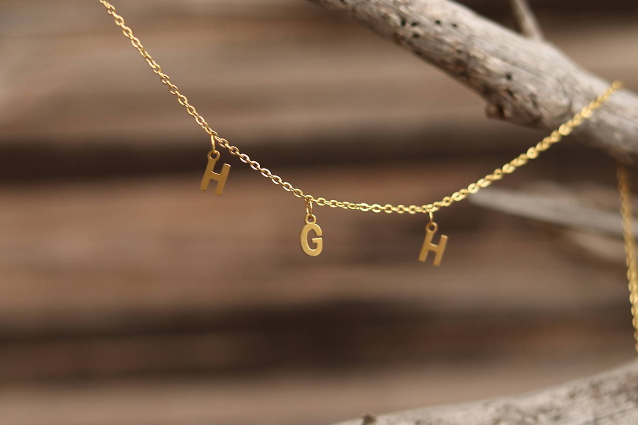 Náhrdelník - retiazka s písmenkami