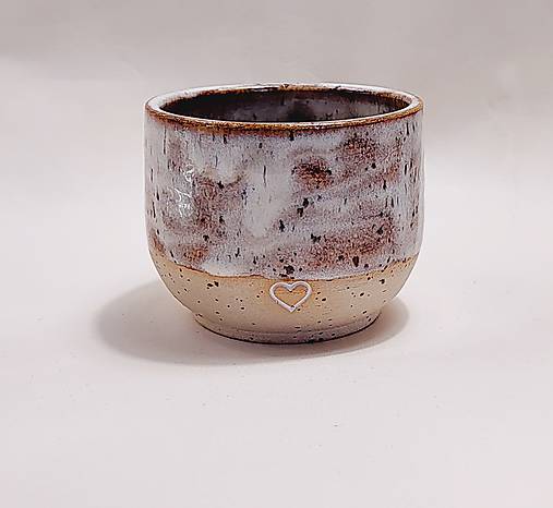 Nádoby - Keramický hrnček so srdiečkom - 17946536_