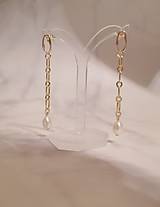 Náušnice - Zlaté visiace náušnice s perličkou - 17949278_