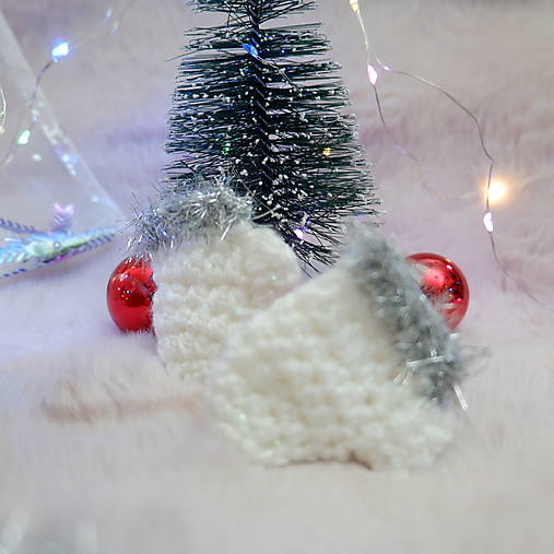 Vianočné ozdoby - rukavičky háčkované so striebornou