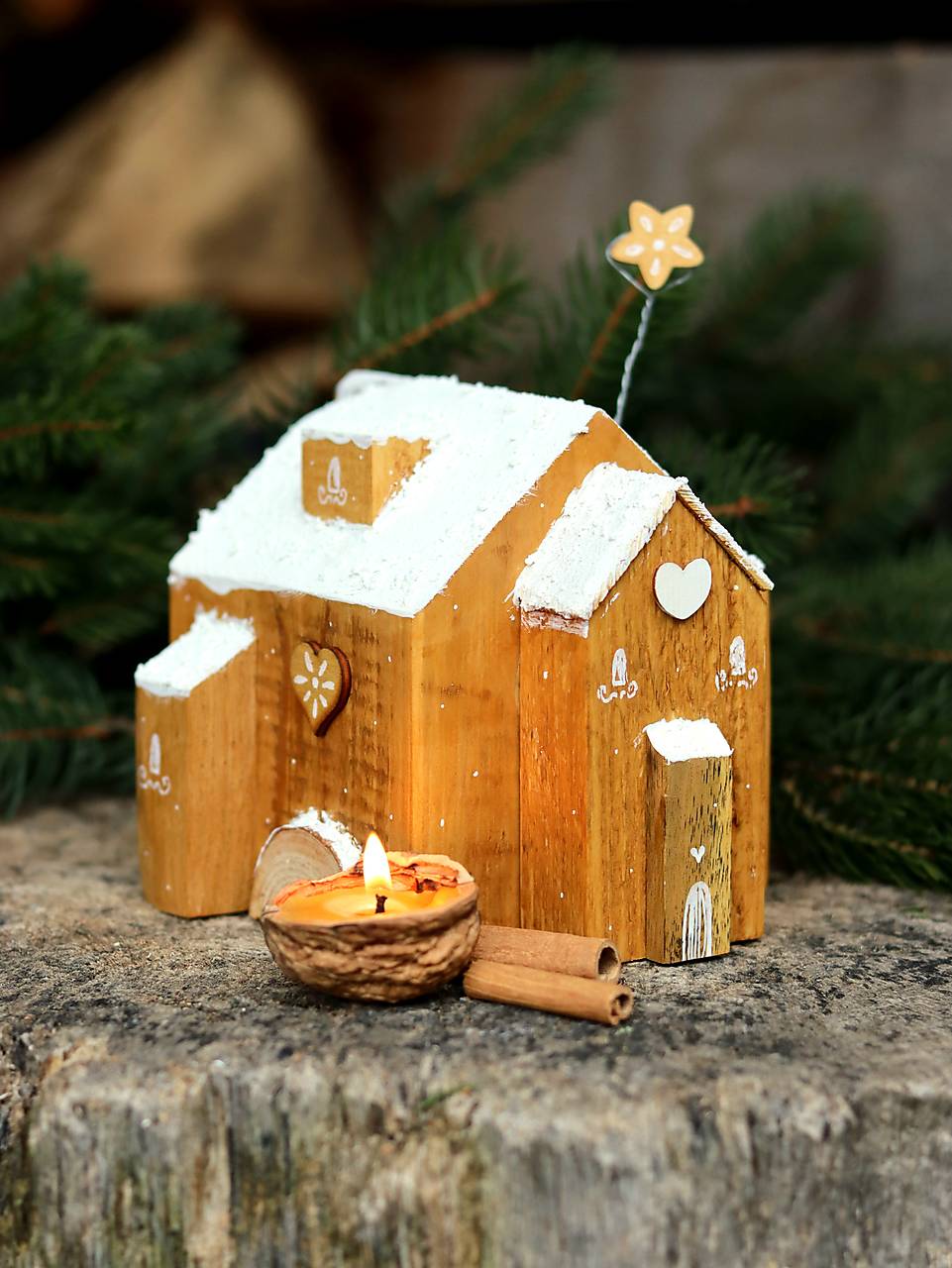 "Starý" drevený pekárkin domček