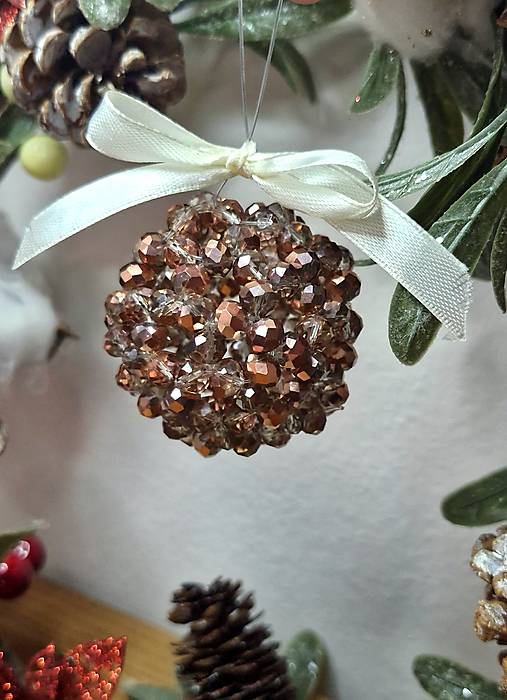 Vianočná krištáľova guľa  (Vianočná guľa hnedo zlatá)