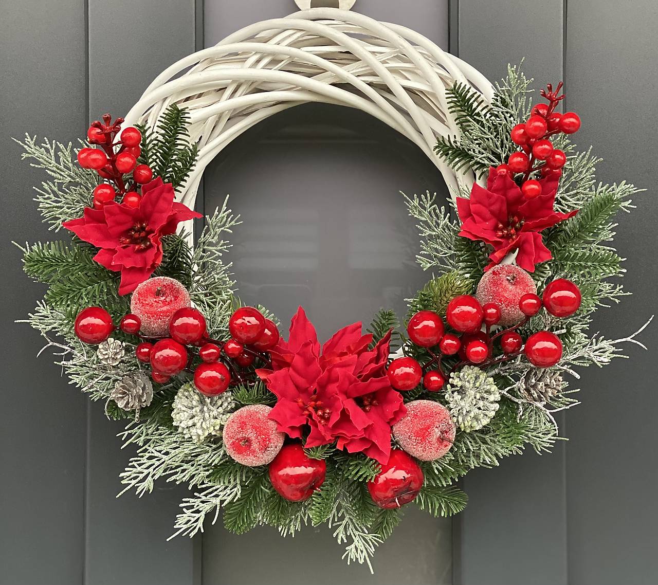 Vianočný veniec 36cm na bielom prútenom základe na dvere vianočná dekorácia Venček