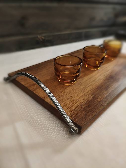 Servírovací podnos