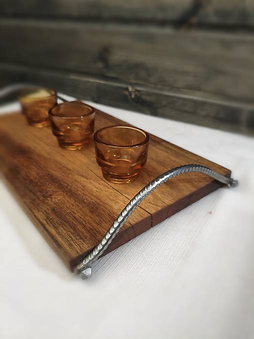 Servírovací podnos