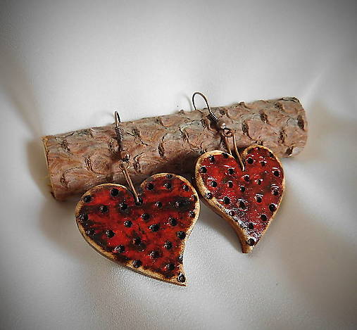 Náušnice - drevené vypaľované lávové náušničky srdcia - totálny výpredaj! - 17952384_