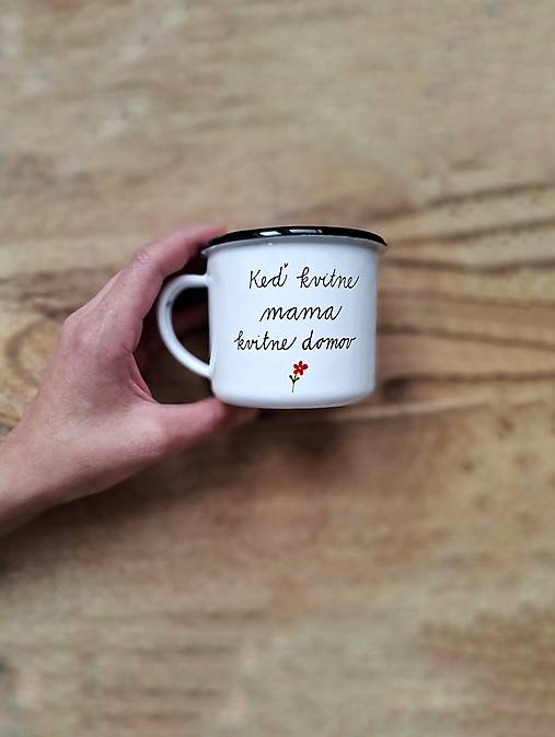 Nádoby - Smaltovaný hrnček Keď kvitne mama, kvitne domov (nová verzia) - 17954683_