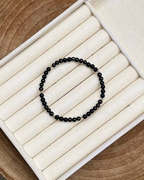 Dámsky náramok Midnight Grace - Náramok z Čierneho Ónyxu so 6 guličkami zo žltého zlata Au585