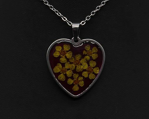 Náhrdelníky - Prívesok s kvetmi - 17955305_