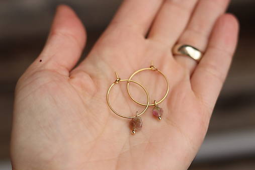 Náušnice kruhy surový turmalín