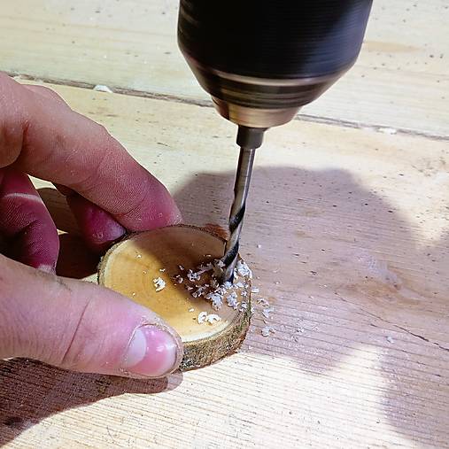 Iný materiál - Dierky na zavesenie – doplnková služba k dreveným výrobkom - 17953804_