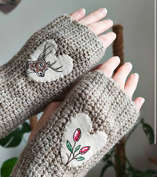 Dámske bezprstové rukavice s ručnou maľbou - alpaka+ovčia vlna (Svetla hnedá s jelenom a šípkami)