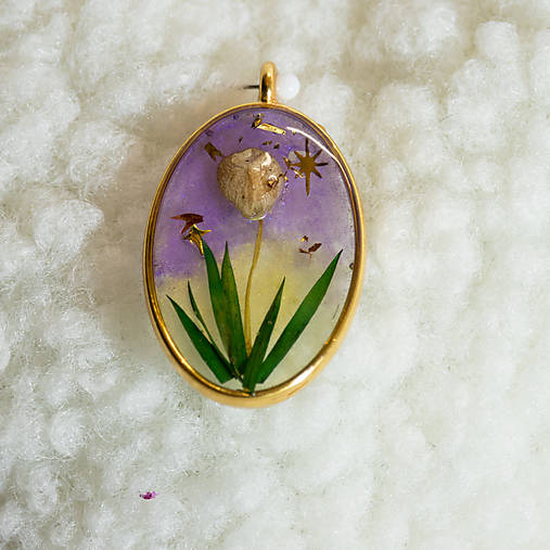 Náhrdelníky - Prívesok zo živice so skutočnou hubou – ručne vyrábaný šperk z prírody - 17954352_