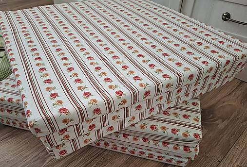 Úžitkový textil - Sedáky na stoličky,, ružičky v pruhoch" - 17957767_