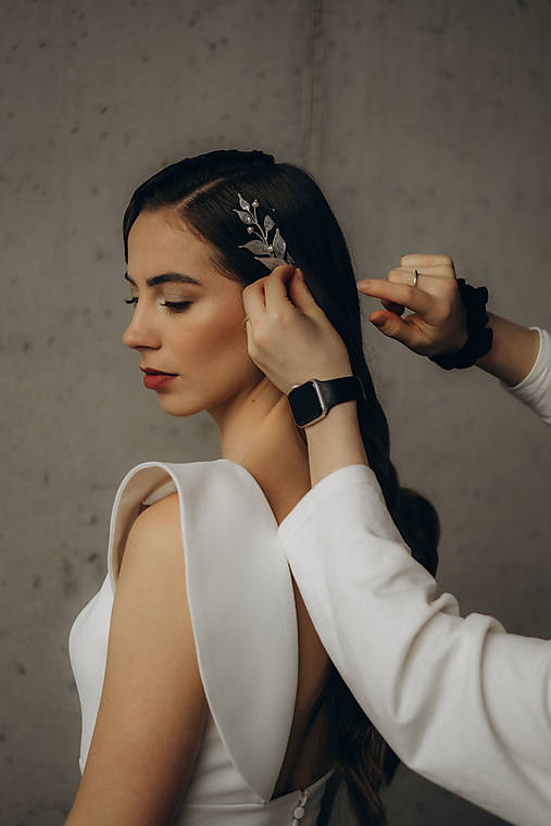 Svadobná aplikácia do vlasov s riečnymi perlami (Zlatá ozdoba do vlasov + náušnice)