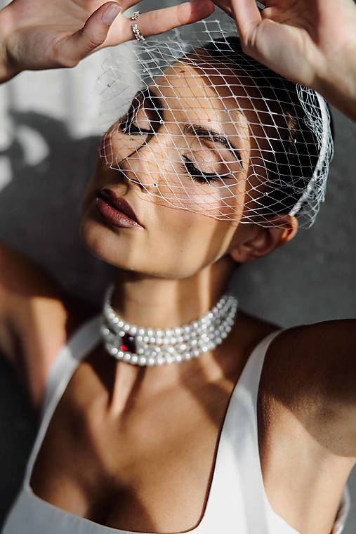 Francúzsky závoj s riečnymi perlami (Závoj s krištálikmi)