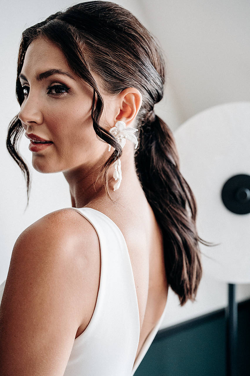 Kvetinové svadobné náušnice Olívia (Kvetinové náušnice s perlami /rôzne veľkosti/)