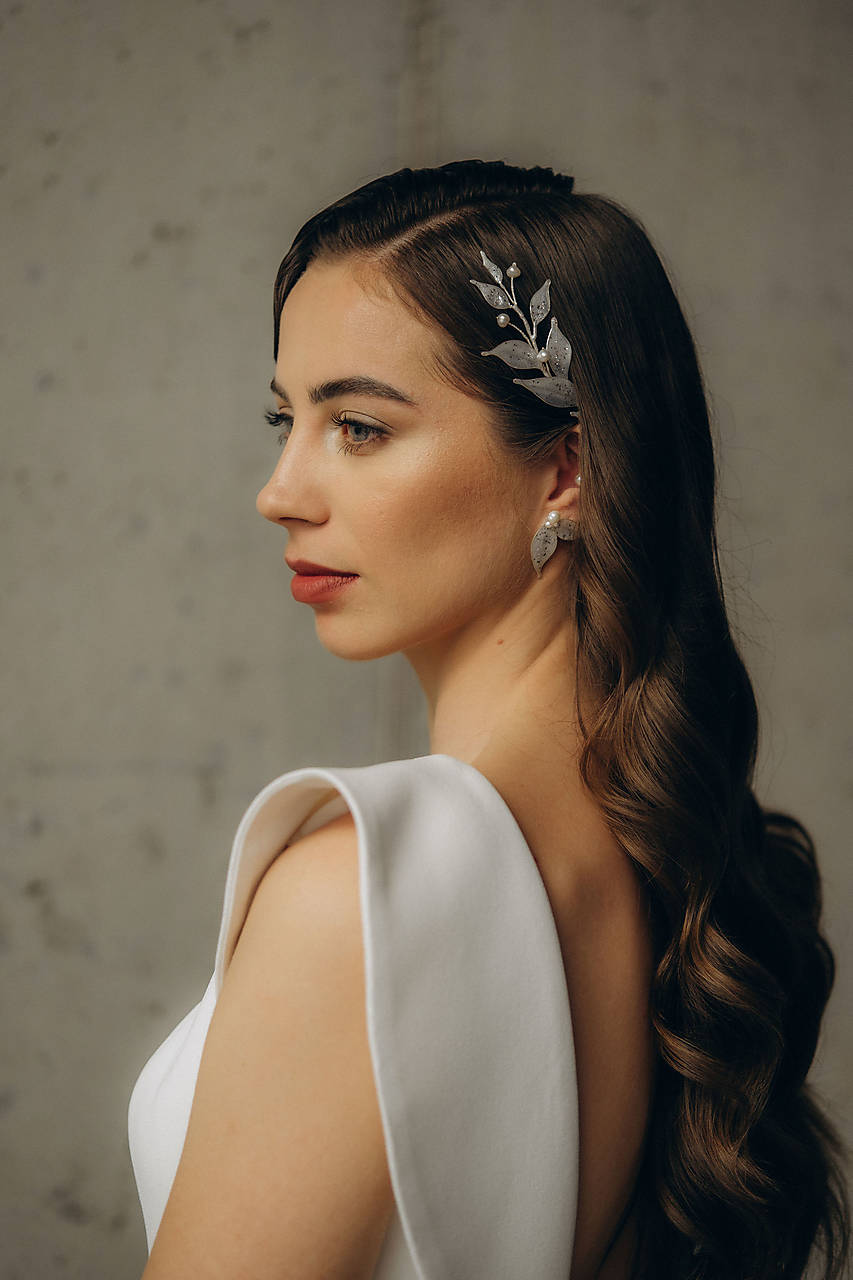 Svadobná aplikácia do vlasov s riečnymi perlami