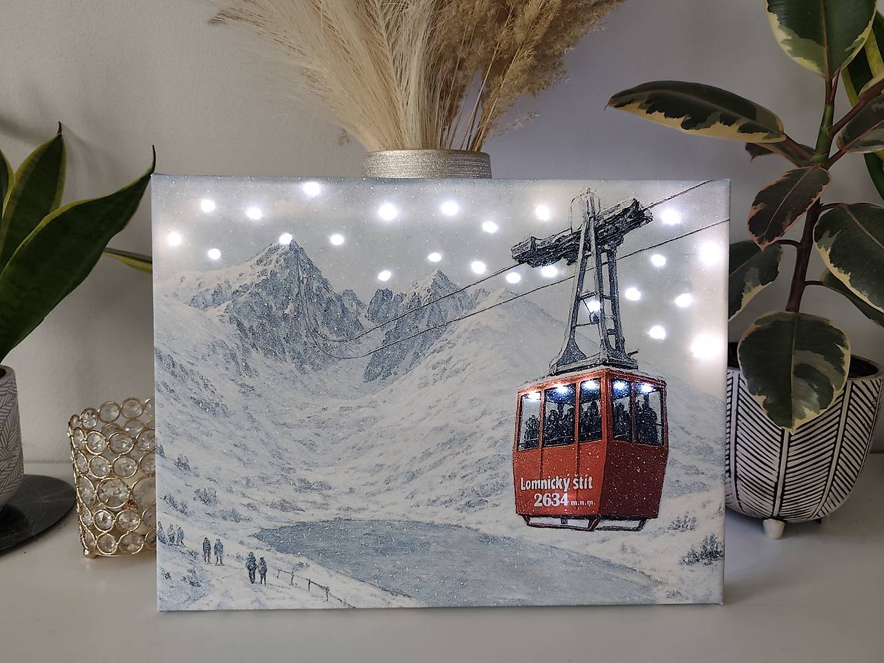 Obraz „Lomnický štít s lanovkou“ – 40 × 30 cm, svietiaci LED dekor