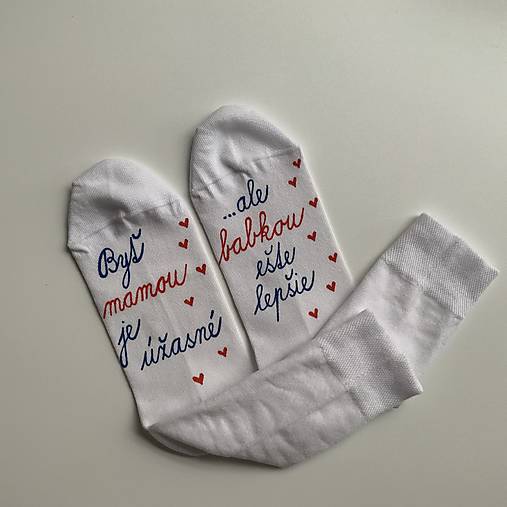 Maľované ponožky pre šťastnú mamu a babku (so srdiečkami)