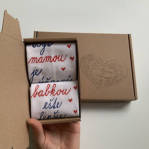 Maľované ponožky pre šťastnú mamu a babku (so srdiečkami)