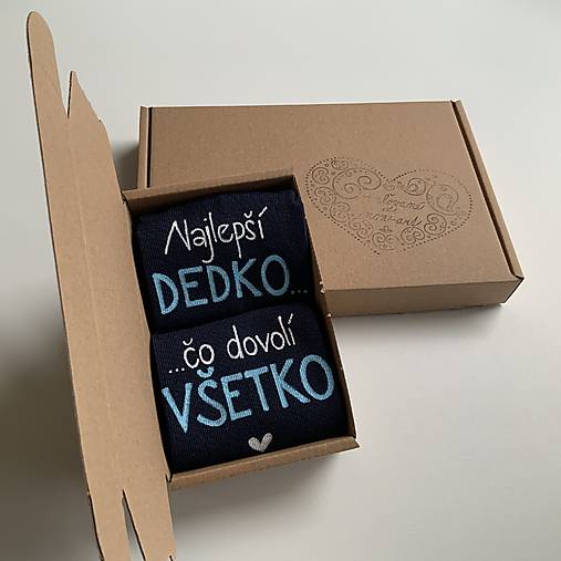 Maľované ponožky s nápisom: "Najlepší dedko, čo dovolí všetko" (tmavomodré)
