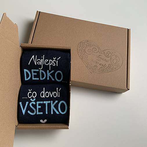 Maľované ponožky s nápisom: "Najlepší dedko, čo dovolí všetko" (tmavomodré)