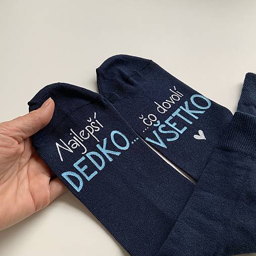 Maľované ponožky s nápisom: "Najlepší dedko, čo dovolí všetko" (tmavomodré)