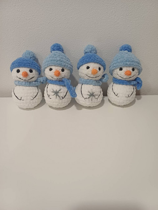 Hračky - Háčkované snehuliačiky - 17956822_