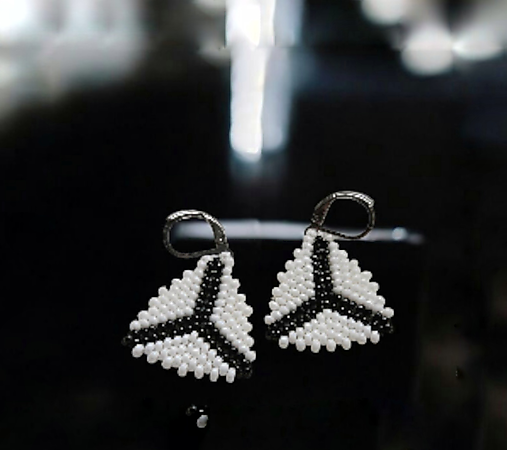 Bielo - čierne náušnice