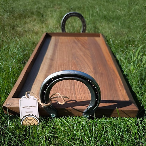 Nádoby - drevená Tácka orechová s podkovami - 17956545_