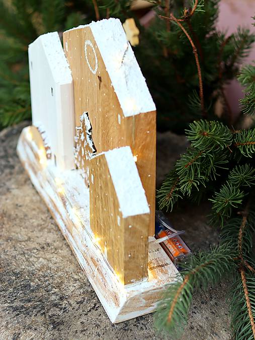 Prírodné drevené domčeky