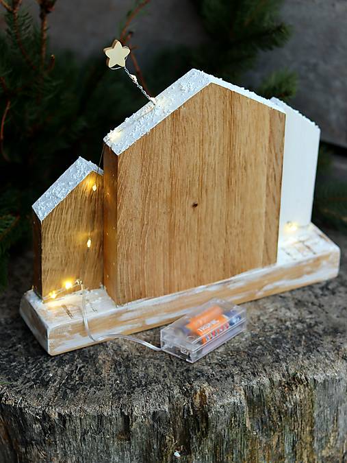 Prírodné drevené domčeky