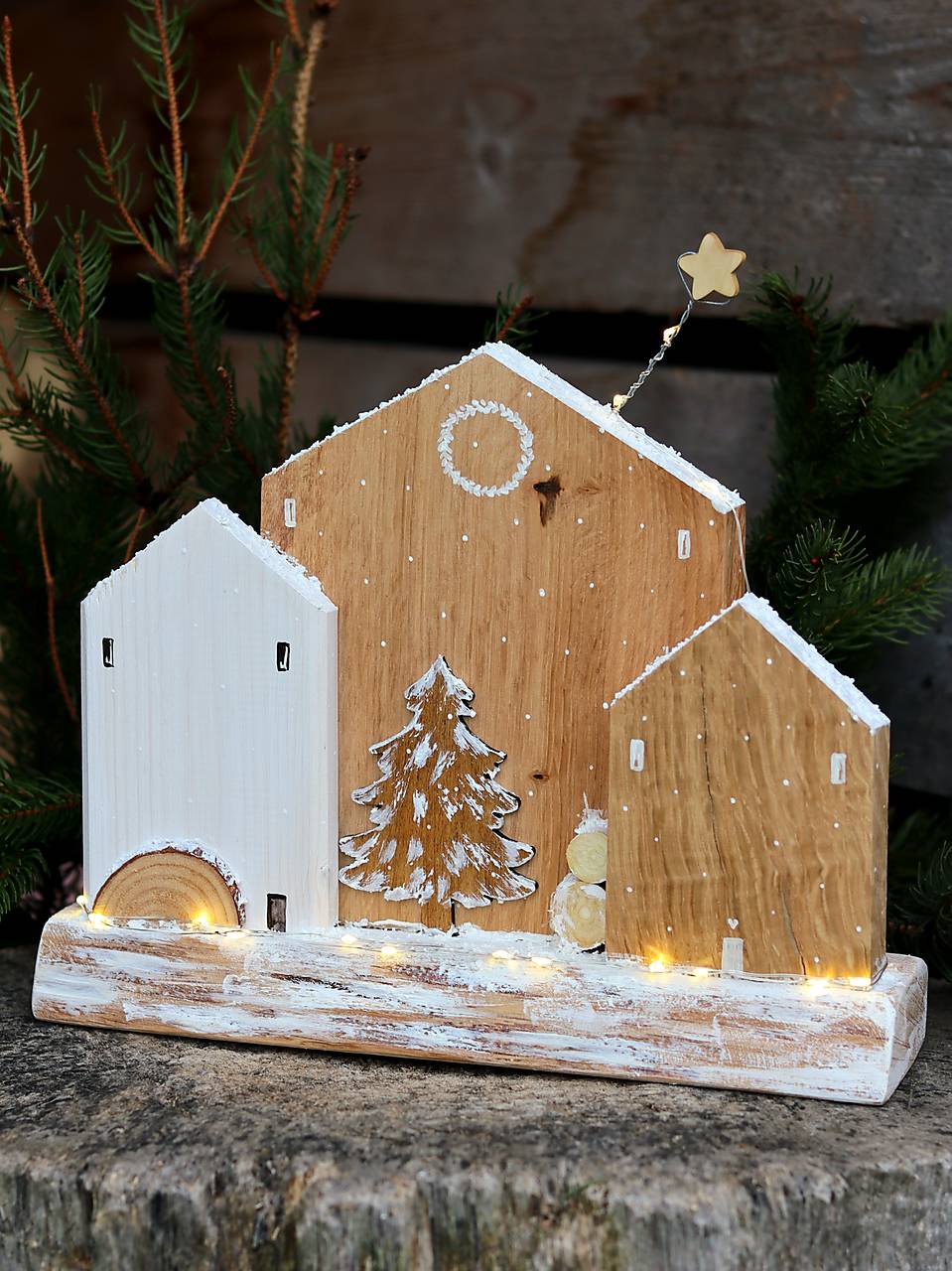 Prírodné drevené domčeky