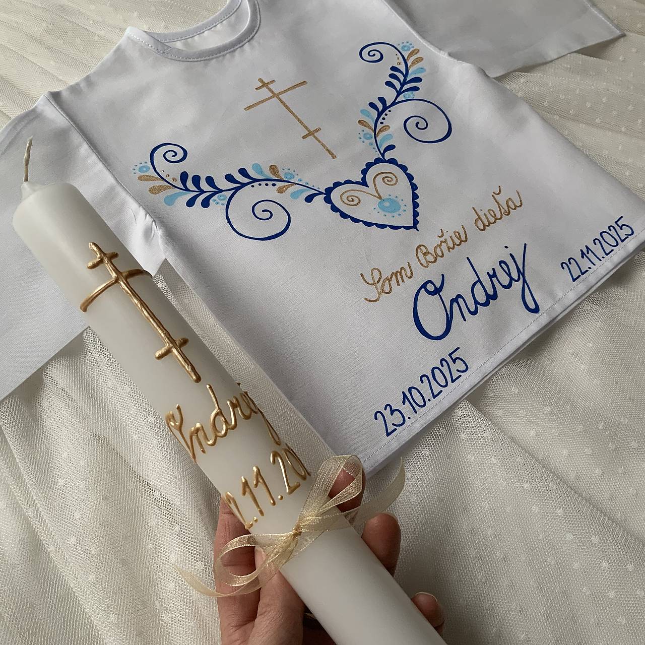 Krstná košieľka a svieca na krst maľovaná ľudovoladená s gréckym krížom