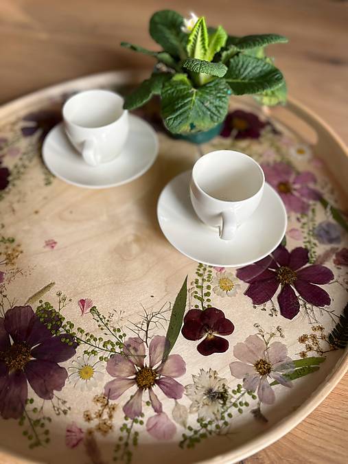 Nádoby - Drevený podnos zo živice s kvetmi “Krásenky” (Ružová) - 17958009_