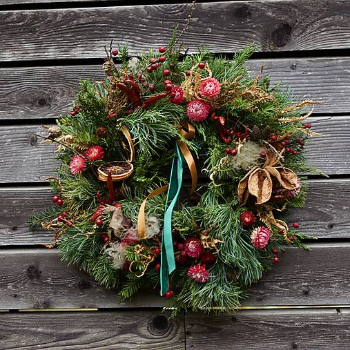 Dekorácie - Zimný veniec s papričkami - 17958273_