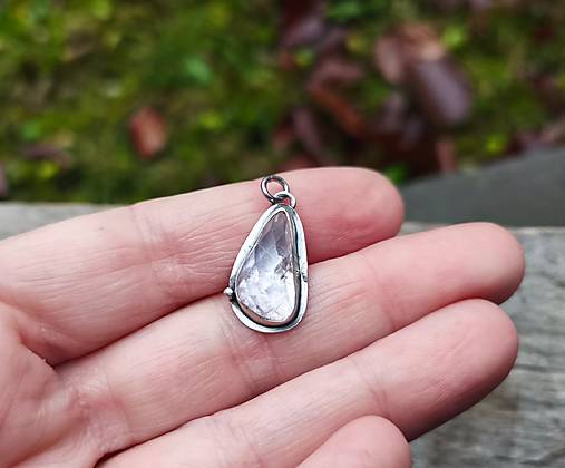 Strieborný Prívesok s Kunzitom