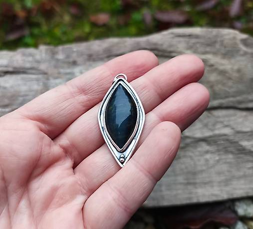 Strieborný Prívesok so Sokolím okom