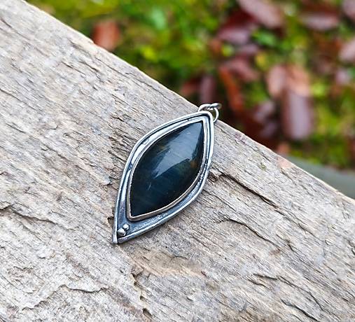 Strieborný Prívesok so Sokolím okom