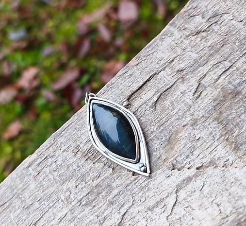 Strieborný Prívesok so Sokolím okom