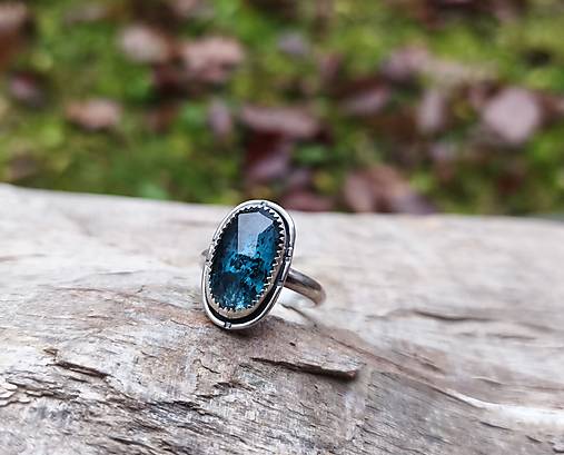 Strieborný Prsteň s Kyanitom