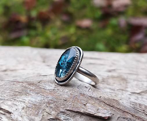 Strieborný Prsteň s Kyanitom