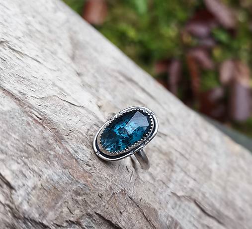 Strieborný Prsteň s Kyanitom