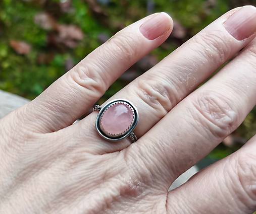 Strieborný Prsteň s Ruženínom