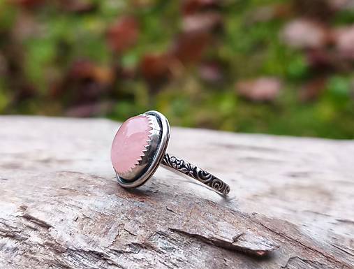 Strieborný Prsteň s Ruženínom