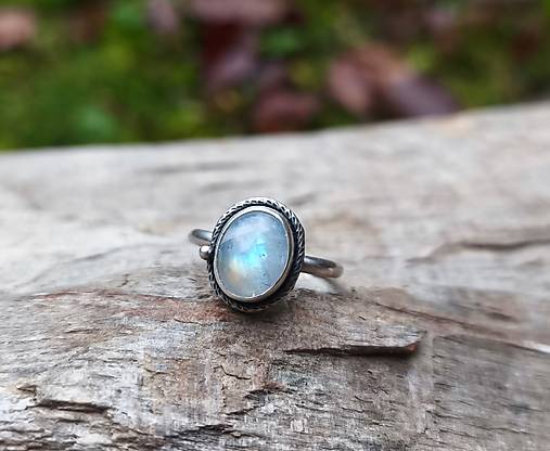 Strieborný Prsteň s Mesačným kameňom