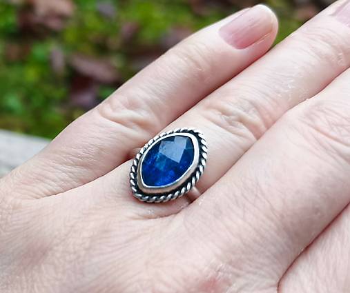 Strieborný Prsteň s Kyanitom