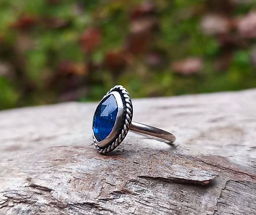 Strieborný Prsteň s Kyanitom
